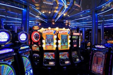 User placing bets on dice results at suka288 link